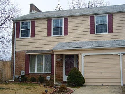 End-Unit with Fenced Yard!
