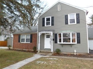 32 Greenlawn Dr, Fairfield, CT 06825