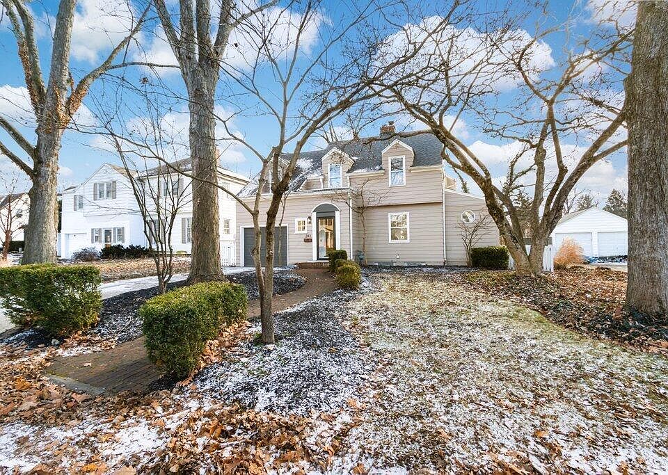 1st image of 243 E Schreyer Pl