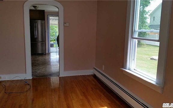 5th image of 151 W Hoffman Ave