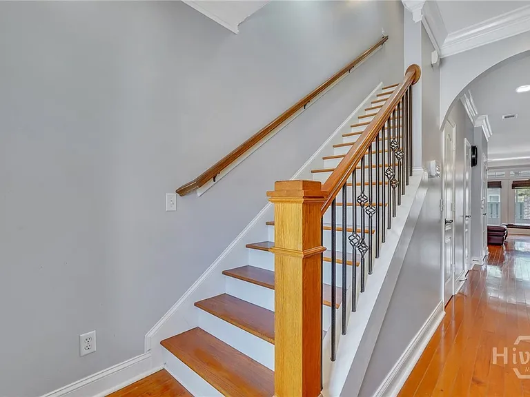 124 Ventura Pl — Photo 5