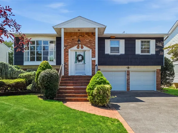 18 Valley Lane E, Valley Stream, NY 11581