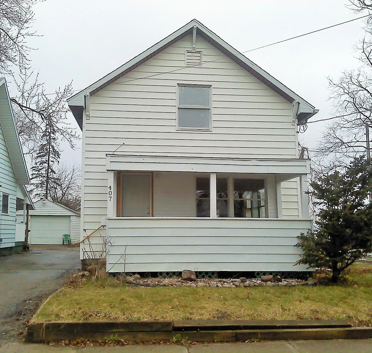 407 E Hodge Ave photo 1