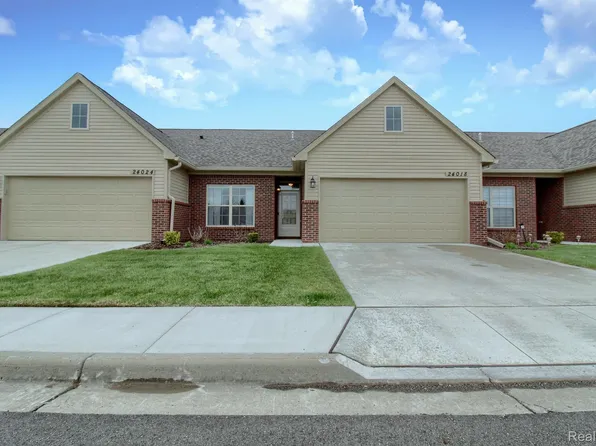 24018 White Pine St, Flat Rock, MI 48134