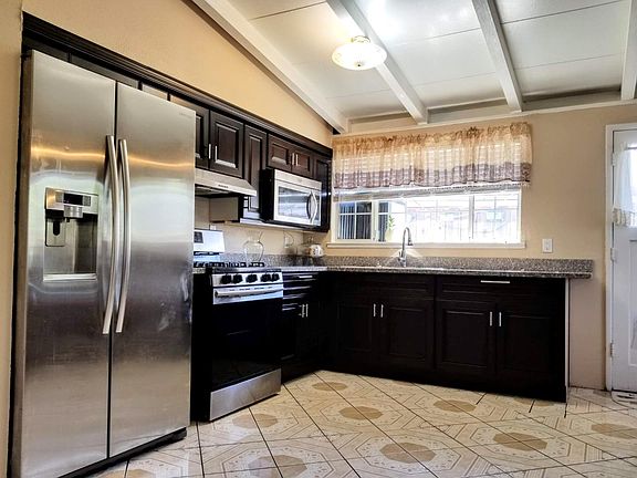 4th image of 1552 Foley Ave