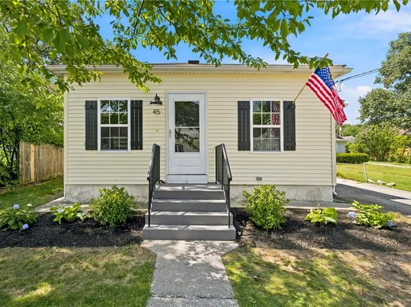 45 Milton Rd, Warwick, RI 02888
