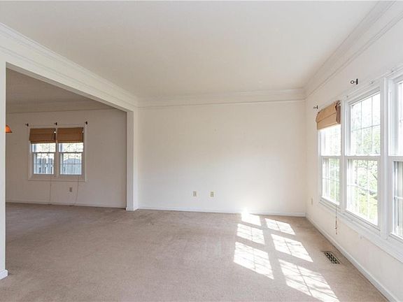 3rd image of 14993 Windsor Ln