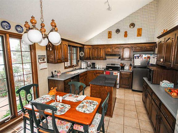 4th image of 2451 N Hathway Cir