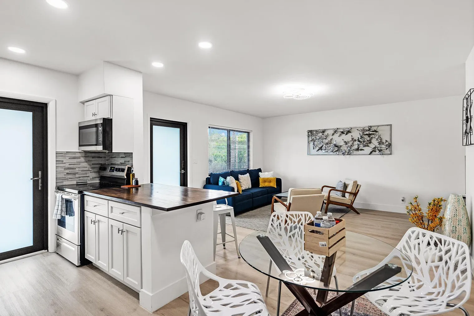 2 bed, 1.0 bath, $2,246 — Photo 4