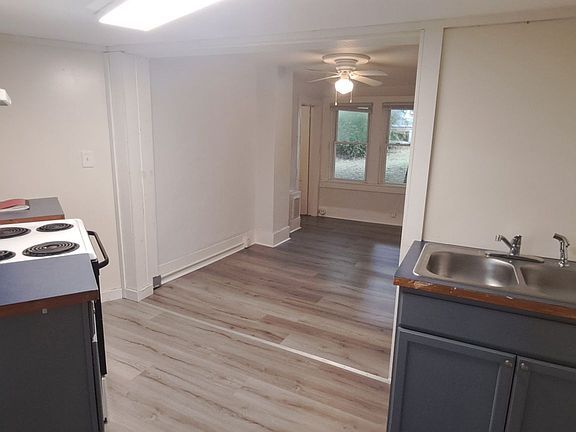 4th image of 143 S Aurora St #2