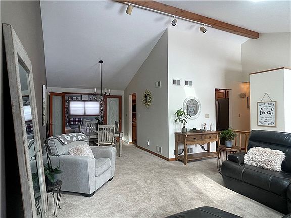 5th image of 427 Deer Park Dr W