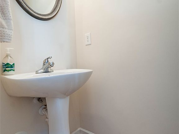 5th image of 527 Wesberry Cir