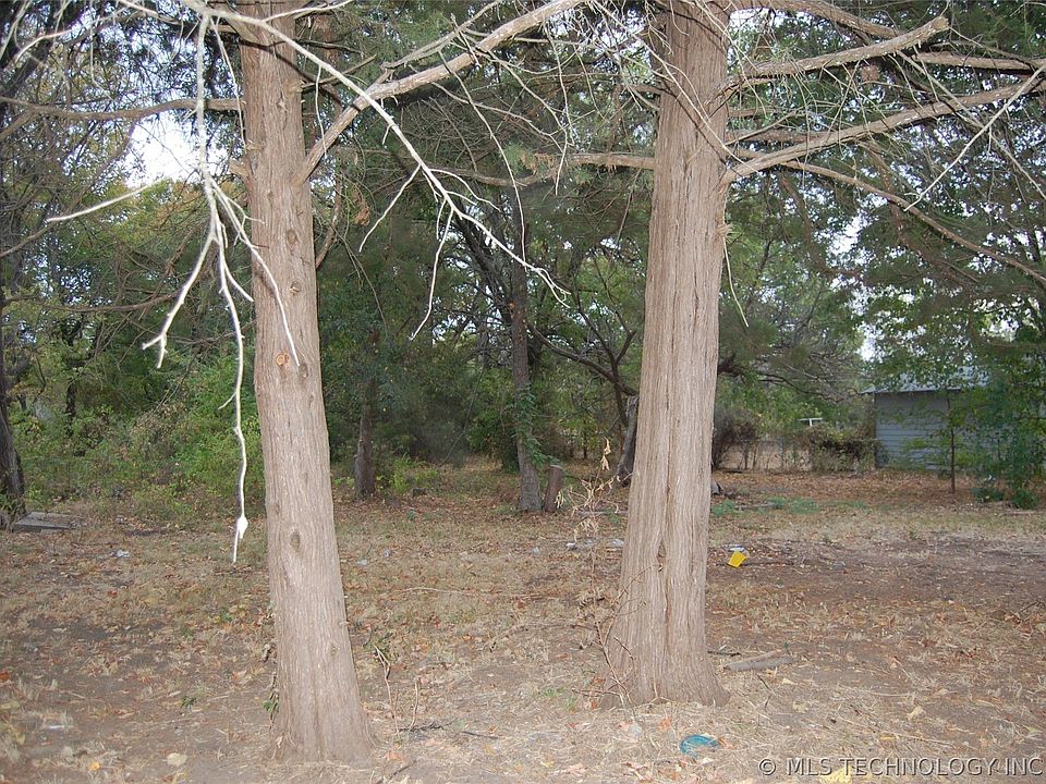 2nd image of 305 E Lewis St