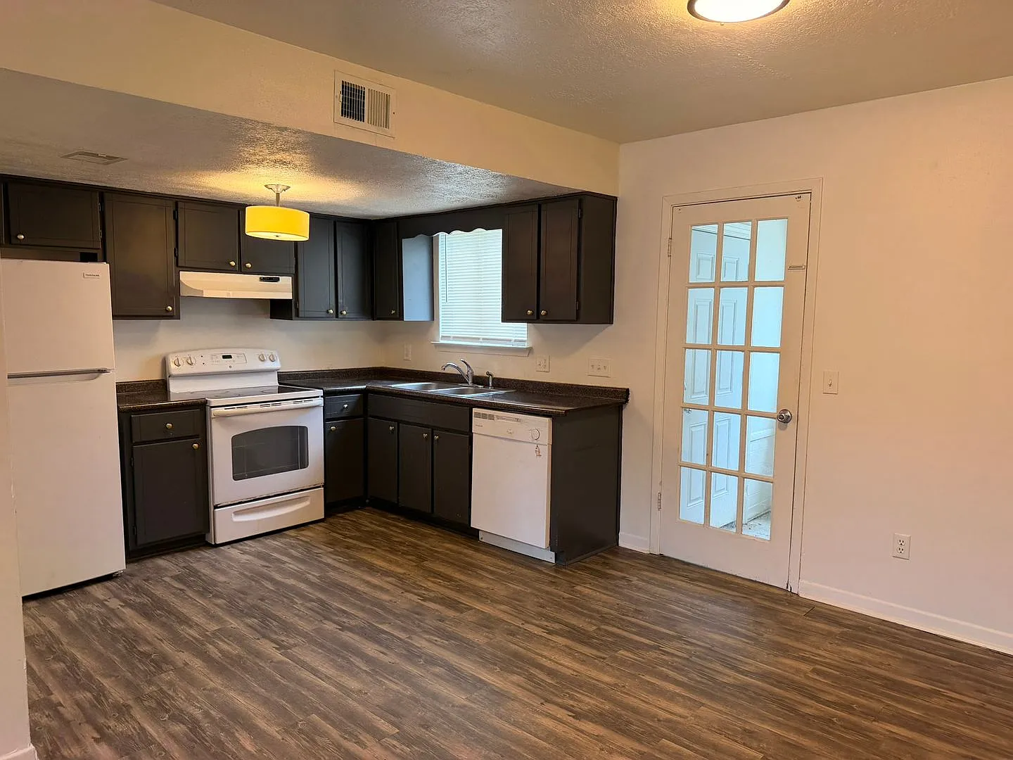 5138 Lance Street — Photo 2