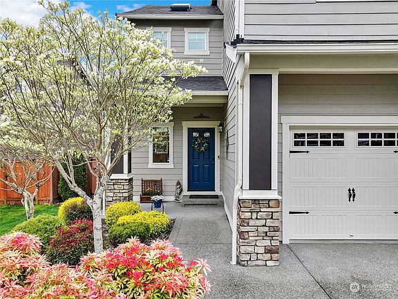 2nd image of 3843 Southlake Drive SE