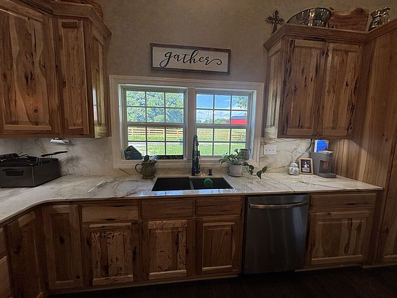 3rd image of 147 Black Ridge Rd