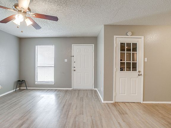 3rd image of 312 Briar Cir W