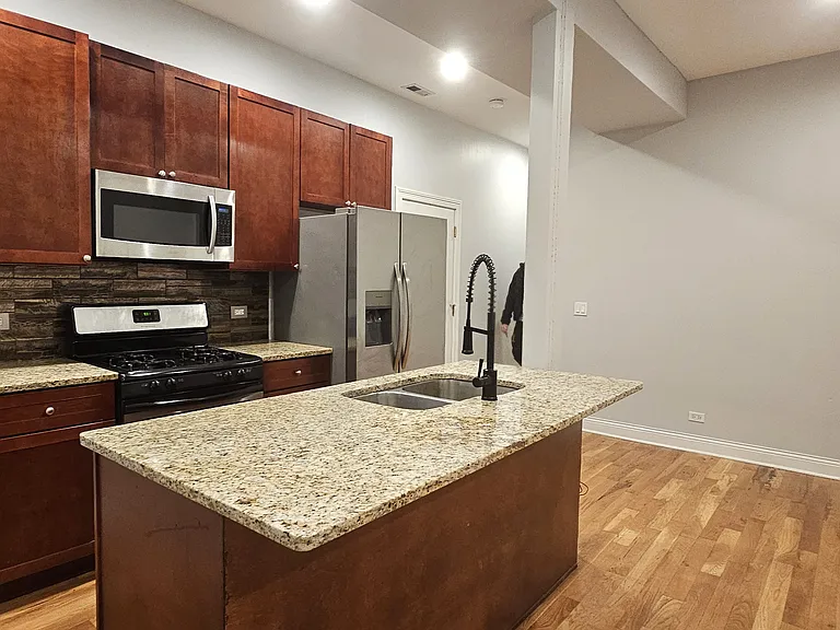 2402 N Kedzie Blvd #1 — Photo 6