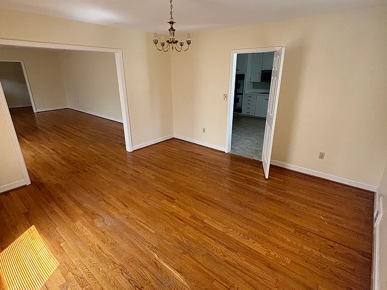 300 Asbury Dr — Photo 7
