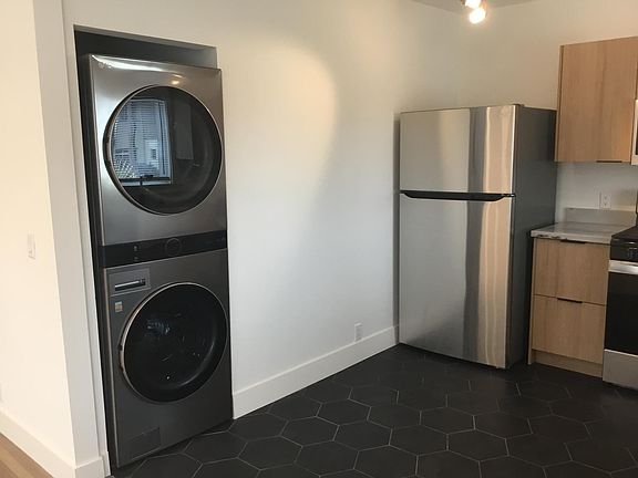 2nd image of 3119 Arizona Ave #3119