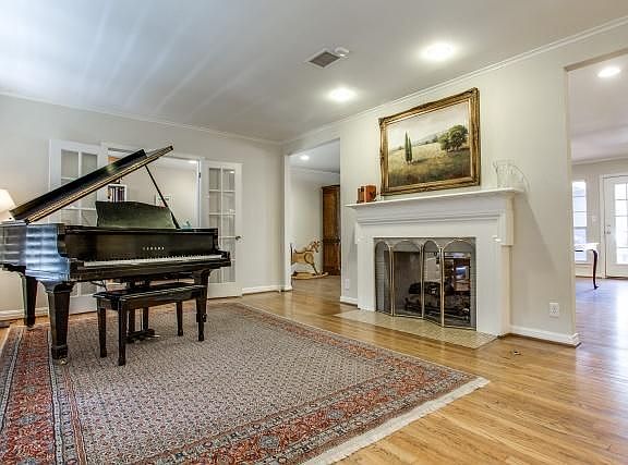 4th image of 5543 Glenwick Ln