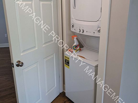 4th image of 920 Ward Pkwy #7