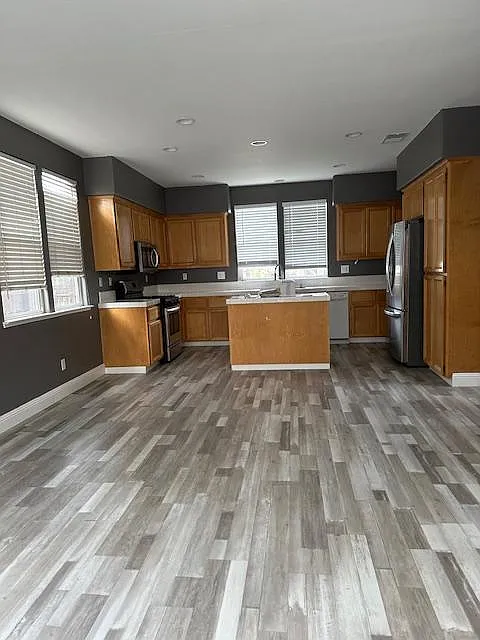 4 bed, 2.5 bath, 2129 sqft, $3,900 — Photo 4