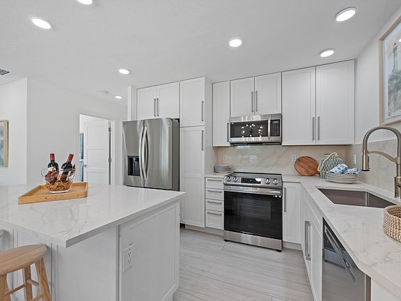 3rd image of 656 NE Bernard Street