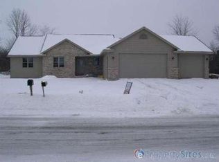 5572 W Cedar Crest Ct, Appleton, WI 54914