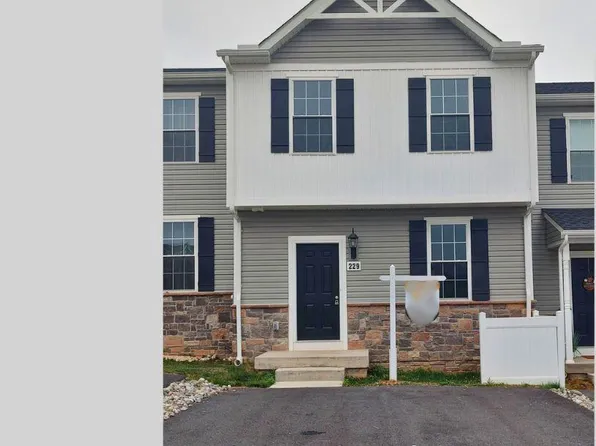 229 Holstein Dr #111, Hanover, PA 17331