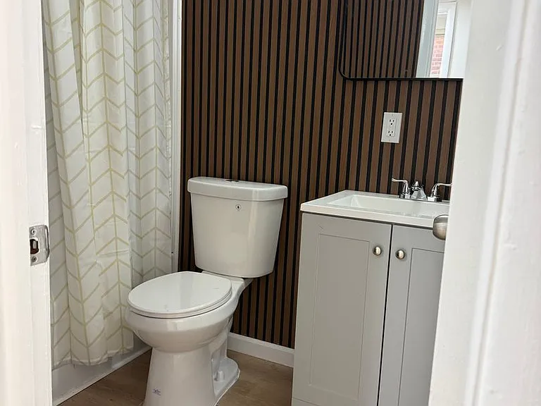 Spacious 2-Bedroom Apartment near the Lake! — Photo 4