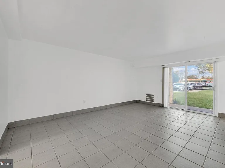 1117 Kaye Ct — Photo 2