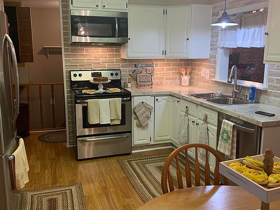 4th image of 4905 Grace St