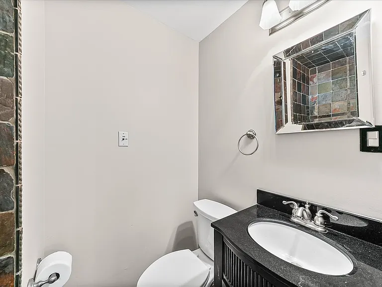 225 Chestnut St — Photo 22