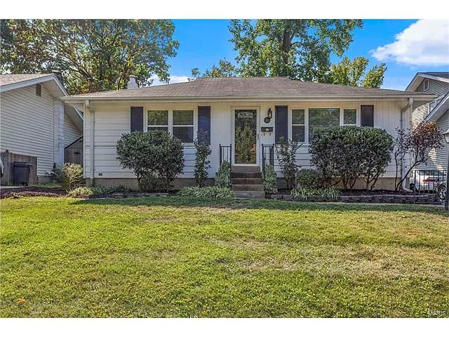 820 Queen Anne Pl photo 1