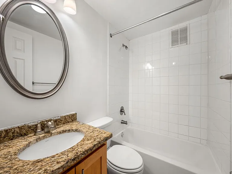 100-york-apartment-w305-9r