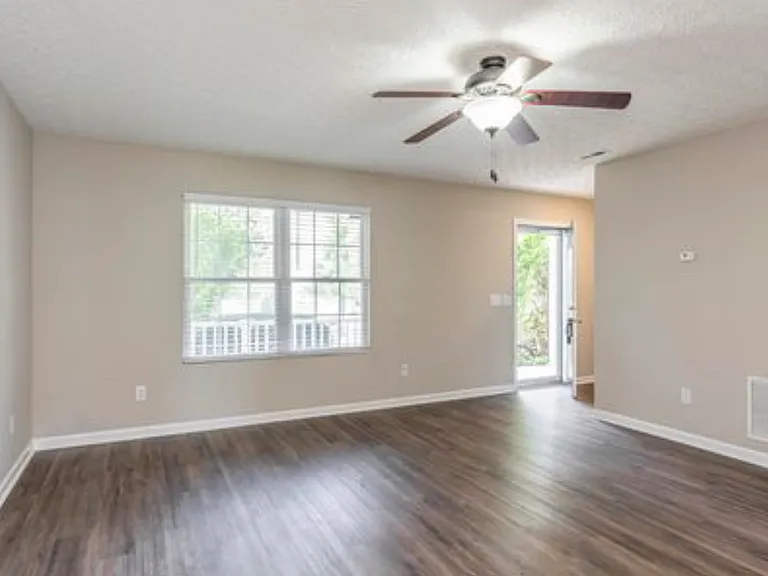 1040 Bella Dona Rd — Photo 2