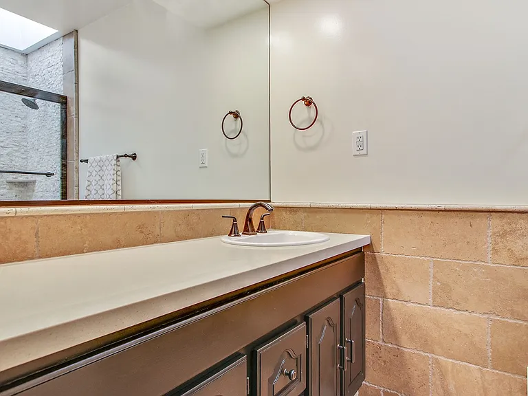 5923 Jumilla Ave — Photo 12