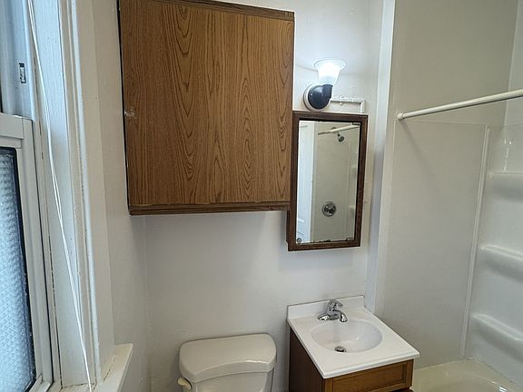 2nd image of 712 E 1st St #2