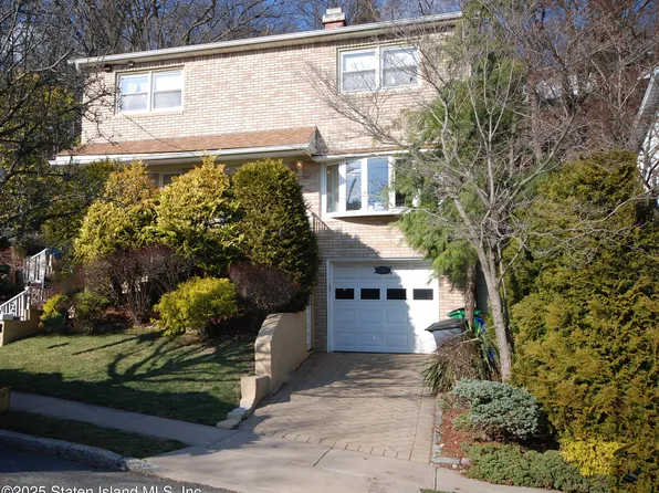 33 Emerson Ct, Staten Island, NY 10304