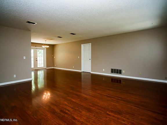 3rd image of 3834 Fernglen Dr
