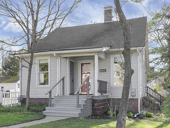 3rd image of 222 S Prospect St