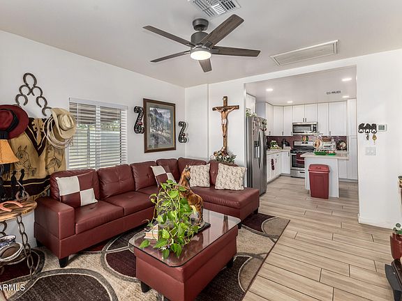 3rd image of 547 W MAHONEY Avenue
