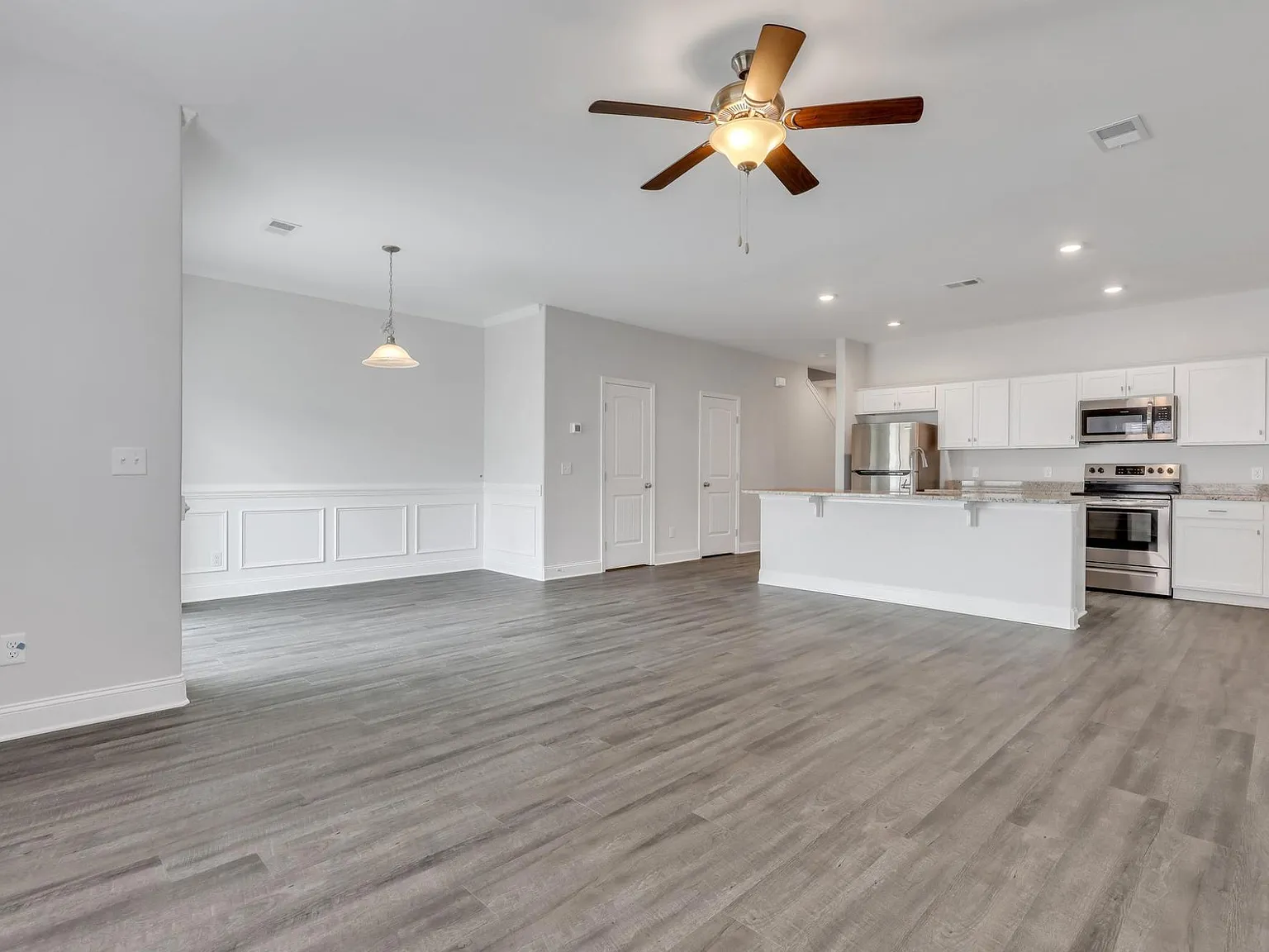 3 bed, 2.5 bath, 1825 sqft, $2,200 — Photo 2