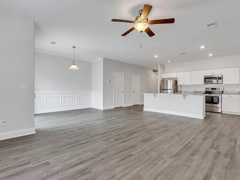 553 Governor Treutlen Cir — Photo 2