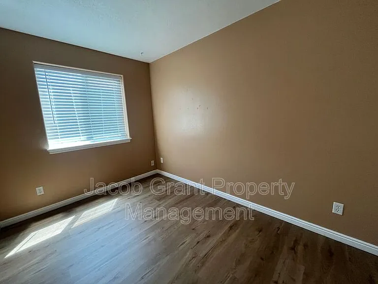 975 Eve Dr #1 — Photo 7