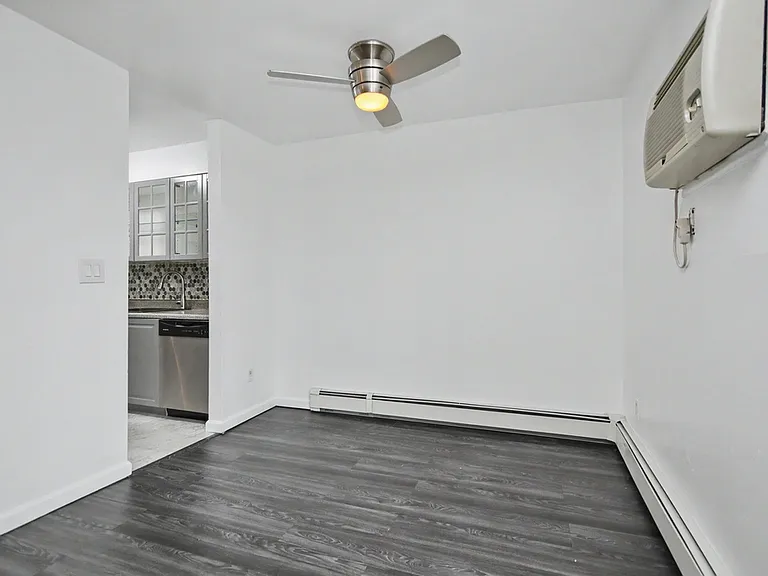 Fortune Rd — Photo 15