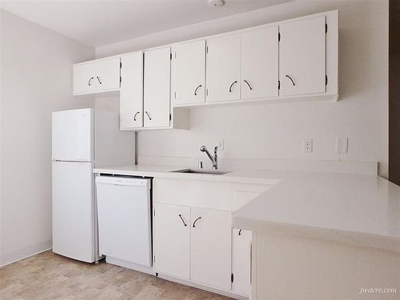 5th image of 1519 Oak St APT 10