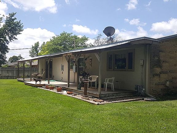 4th image of 12 Countryside Dr