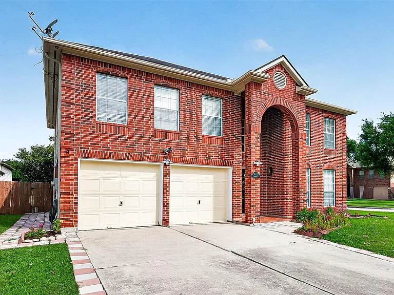 16102 Flatridge Ct — Photo 2